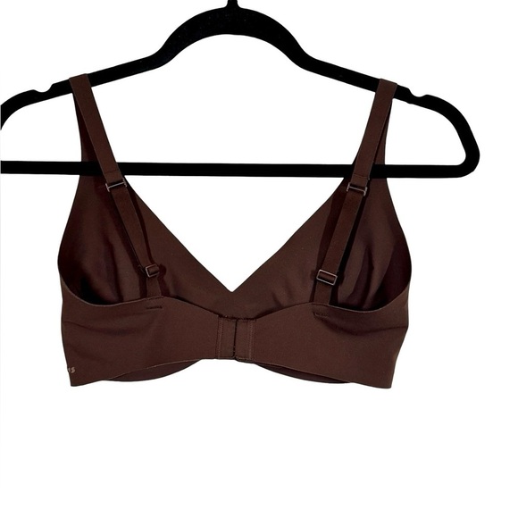 SKIMS Naked Plunge Bralette Wireless Bra in Cocoa - Picture 7 of 9
